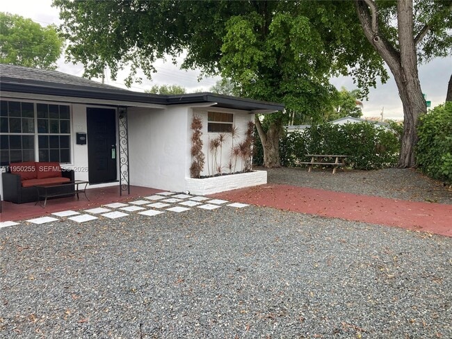 Building Photo - 5720 Sheridan St