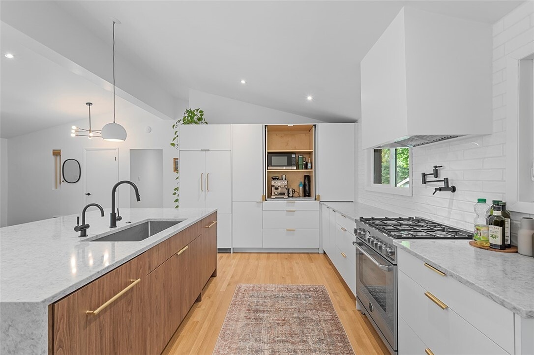 Building Photo - 1140 Folkstone Dr