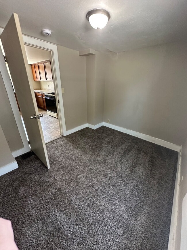 Building Photo - 316 Linn St