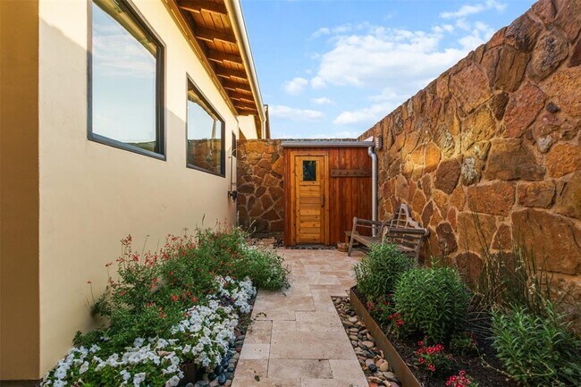 Building Photo - 9208 Madrone Ranch Trail