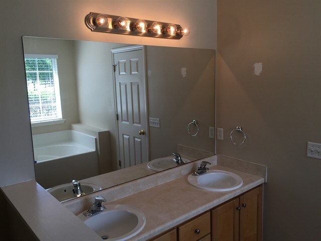 Building Photo - 381 Laurel Hill Cir
