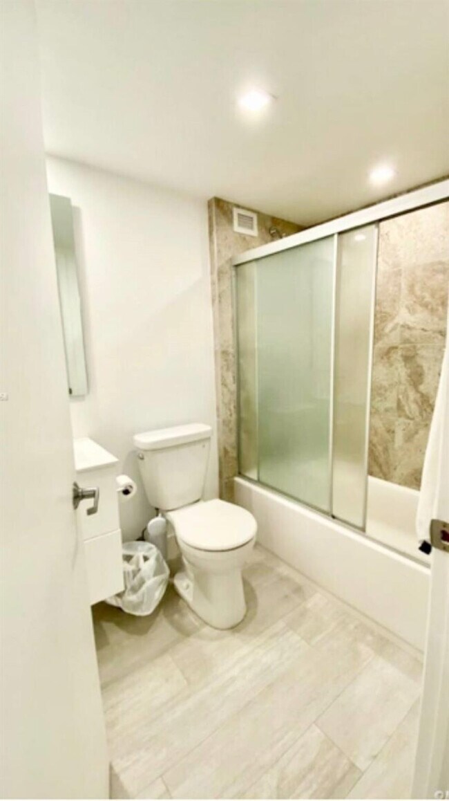 Building Photo - 2301 Collins Ave