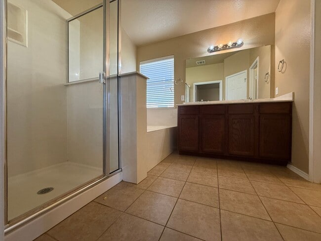 Building Photo - 2539 Red Fern Dr