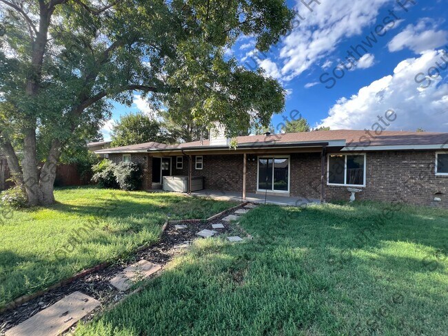 Building Photo - Charming 3-Bed, 2-Bath Home with Garage