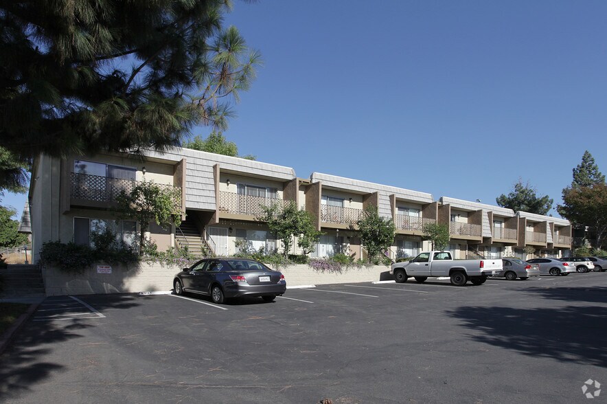 Building Photo - Granada Pueblo Apartments