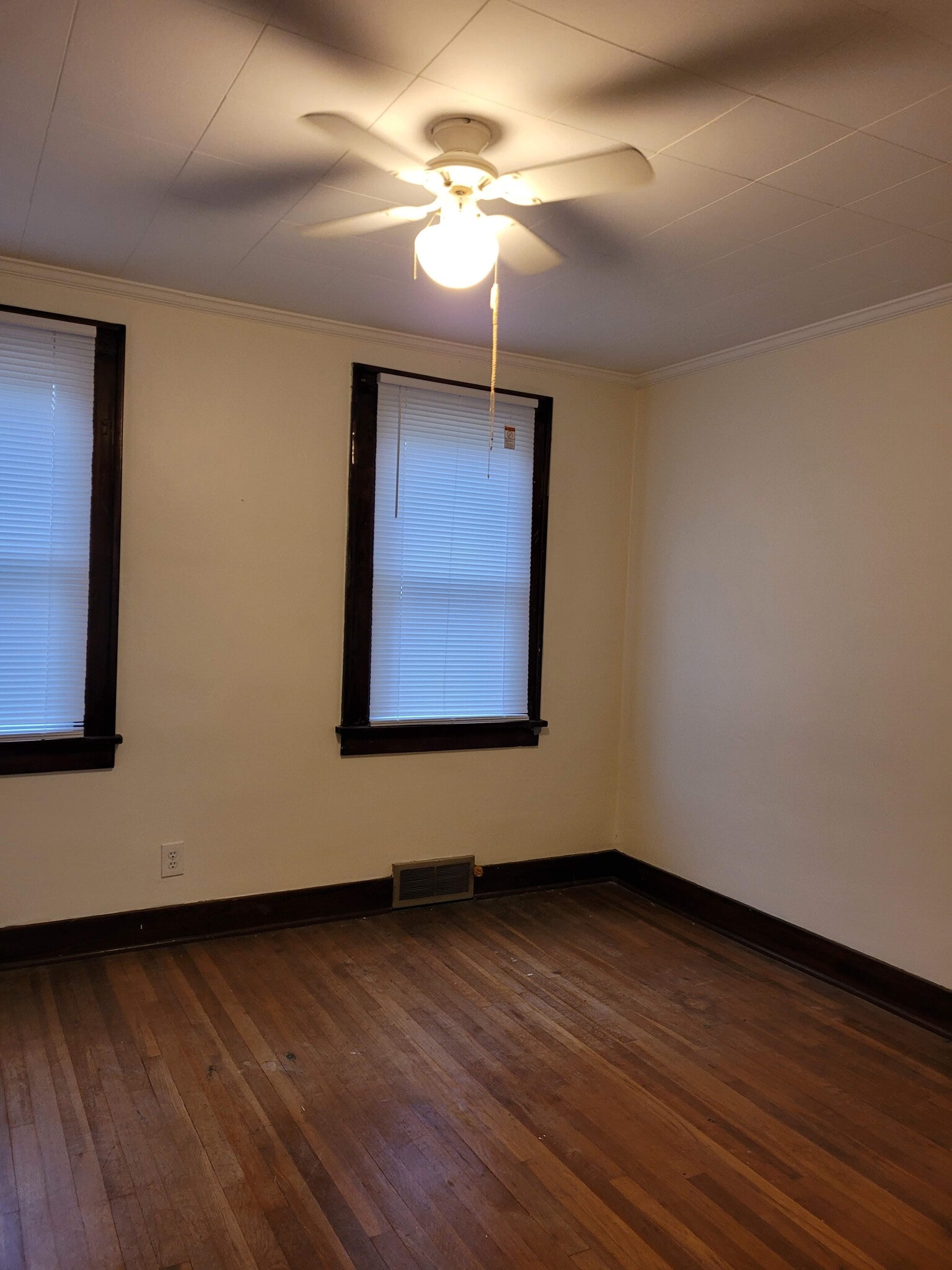 Building Photo - 814 Collier Ave