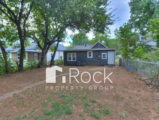 Building Photo - Updated Cozy 2 Bed 1 Bath Home in Guthrie ...