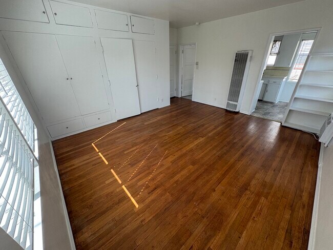 Building Photo - 9217 Alcott St