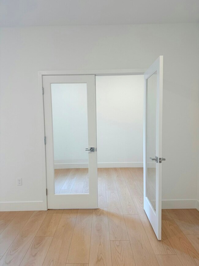 Building Photo - 325 N Paso Robles Dr