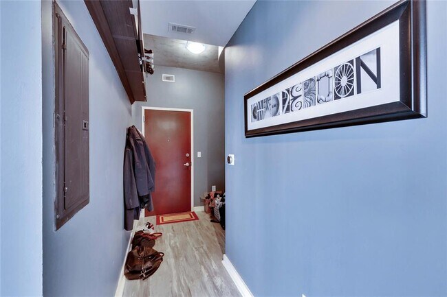 Building Photo - 360 Nueces St
