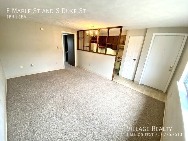 Building Photo - 505 E Maple St