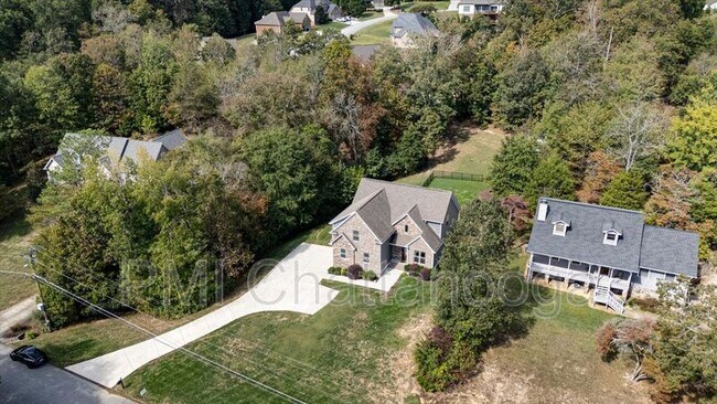 Building Photo - 8229 Pierpoint Dr
