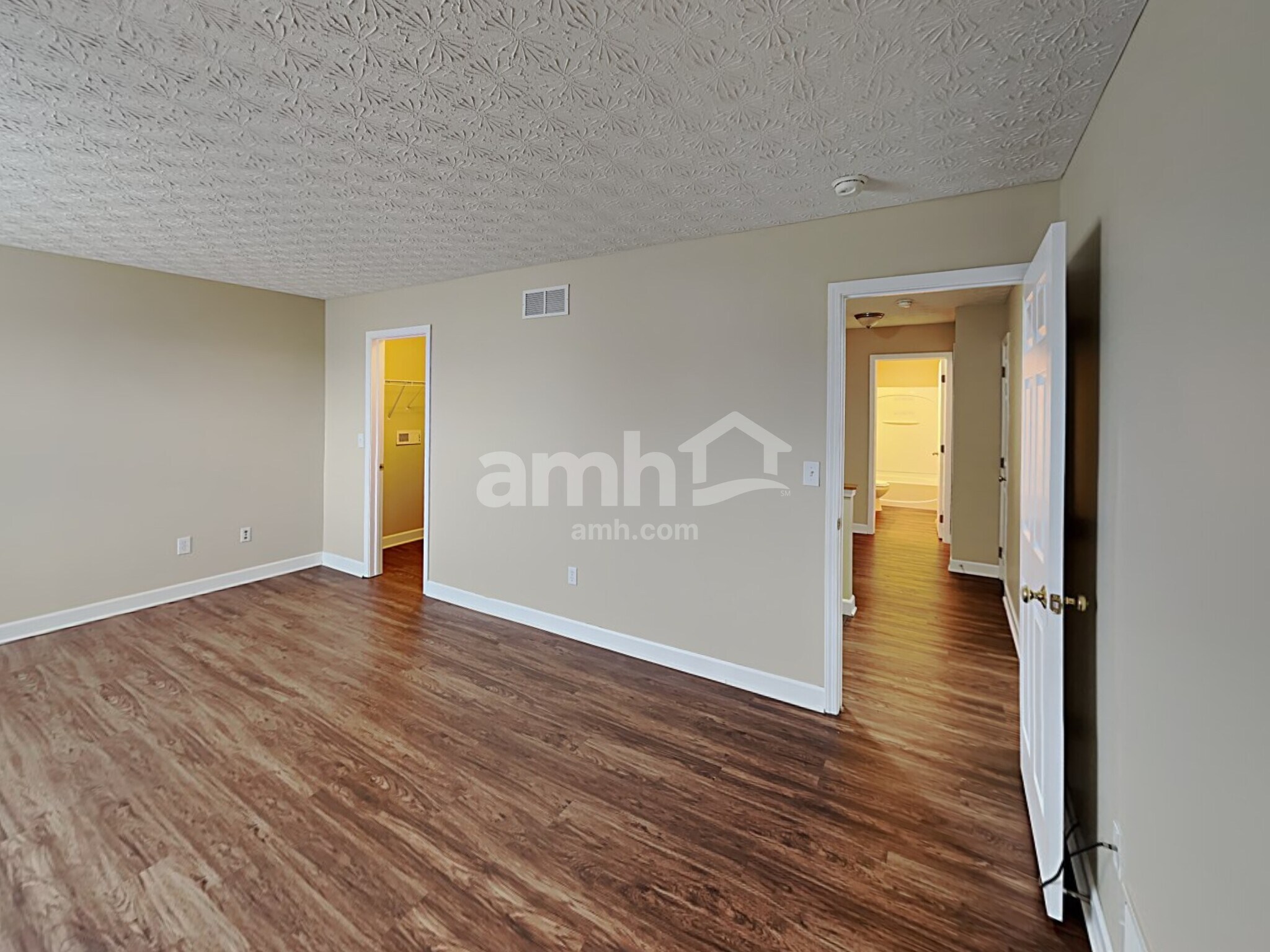 Building Photo - 520 Stone Shadow Dr