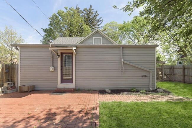 Building Photo - Beautifully updated Historic Bungalow