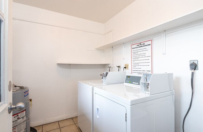 Building Photo - Condo - 2 Bedrooms / 2 Bath - Long Beach