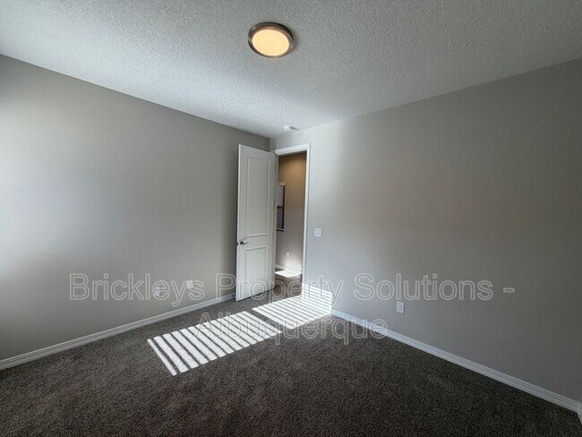 Building Photo - 3969 Kodiak Rd NE