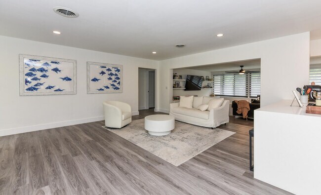 Building Photo - 700 SW 4th St