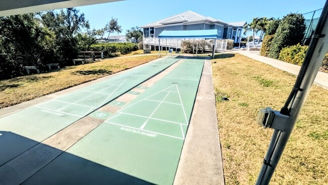 Building Photo - Seasonal/short term 2/2 vacation condo close to Anna Maria