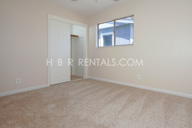 Building Photo - Spacious Family Retreat in Manteca, Ready ...