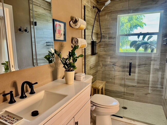 Building Photo - 1815 Barker Dr