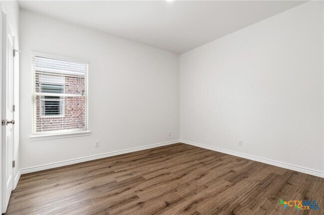 Building Photo - 3509 Abraham Dr