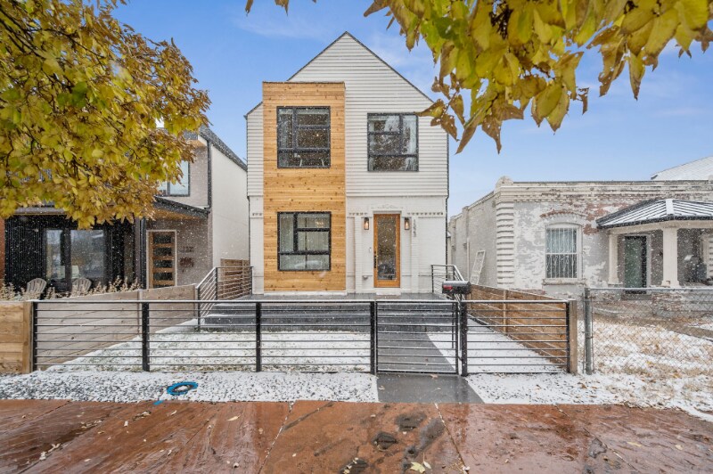 Building Photo - 1323 Kalamath St