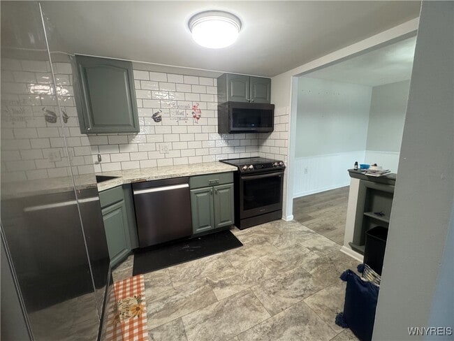 Building Photo - 95 Carriage Dr