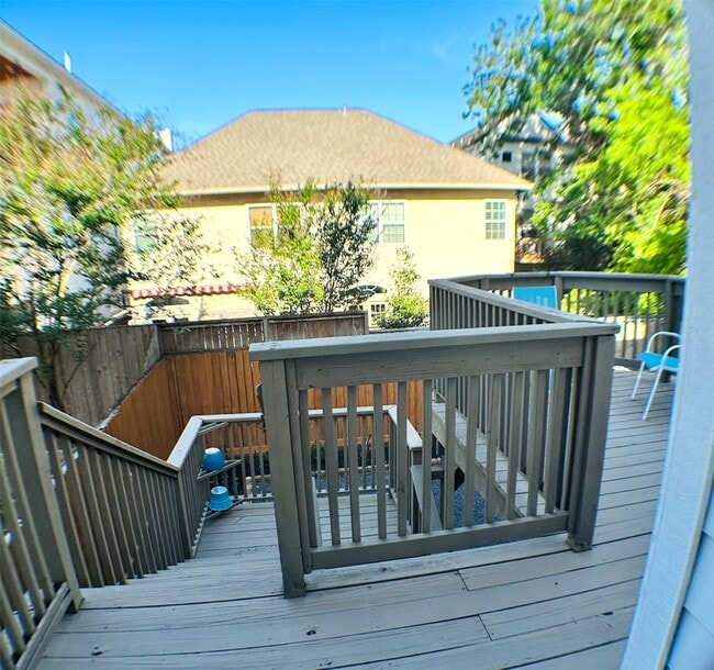 Building Photo - 913 Birdsall St