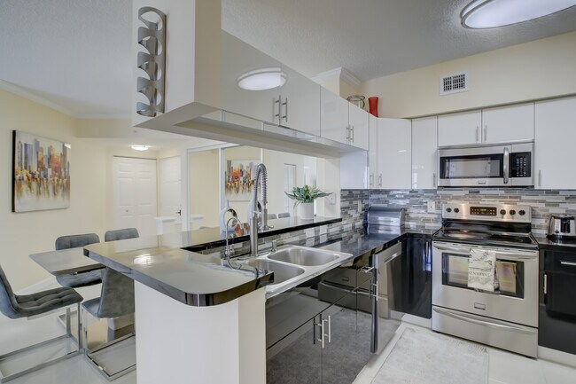 Building Photo - 17100 N Bay Rd