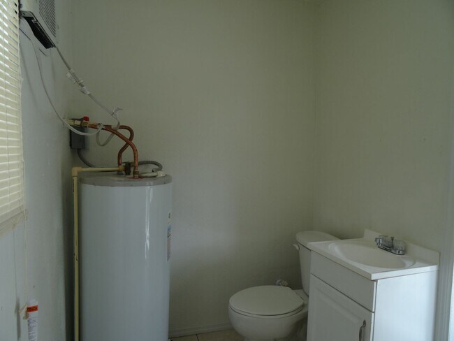 Building Photo - 3 Bed Home for Rent!