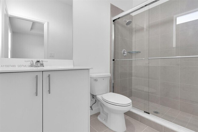 Building Photo - 2665 SE 28th St