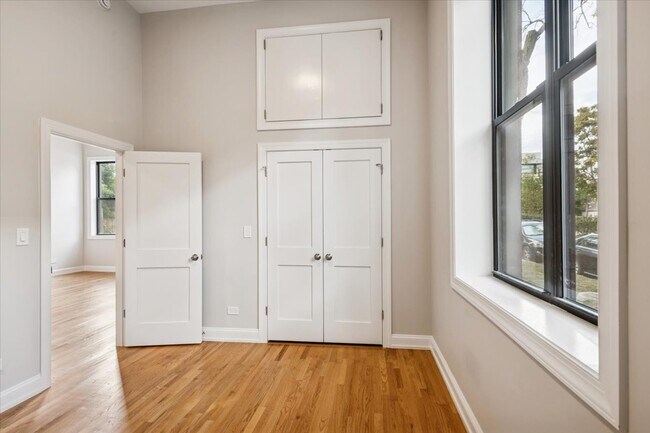 Building Photo - 2058 N Albany Ave