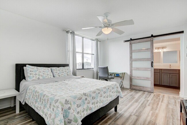 Building Photo - 1915 Lavers Cir