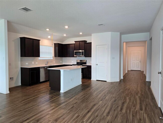 Building Photo - 109 Mountain Maple St