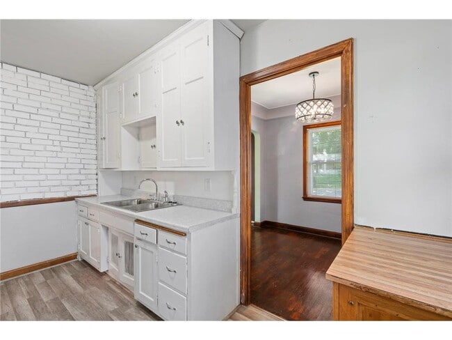 Building Photo - 2500 N Thomas Ave