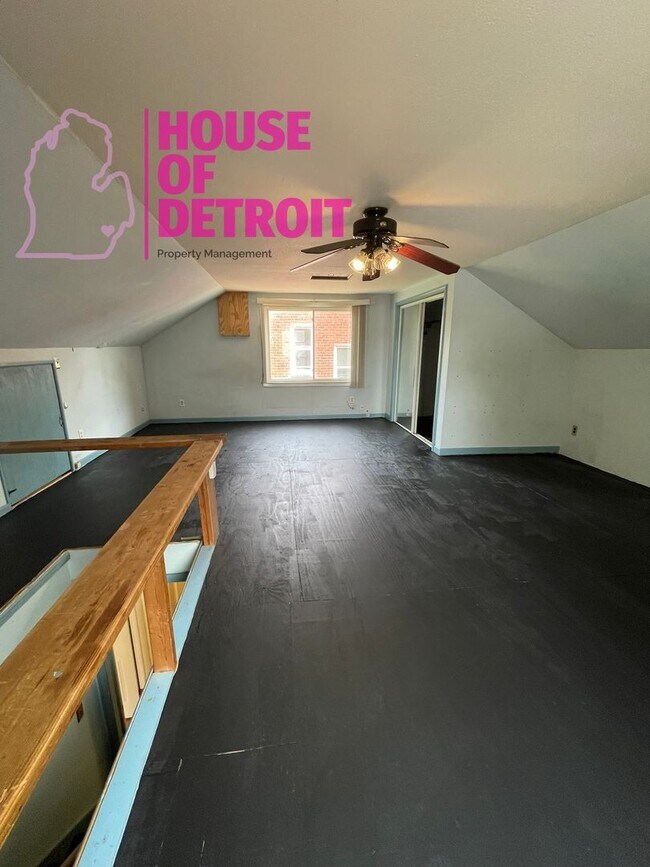 Building Photo - 3 BEDROOM 1 BATH BUNGALOW FREE PRE-SCREEN
