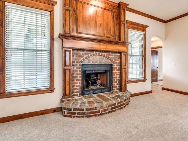 Building Photo - 2121 Mill Creek Way