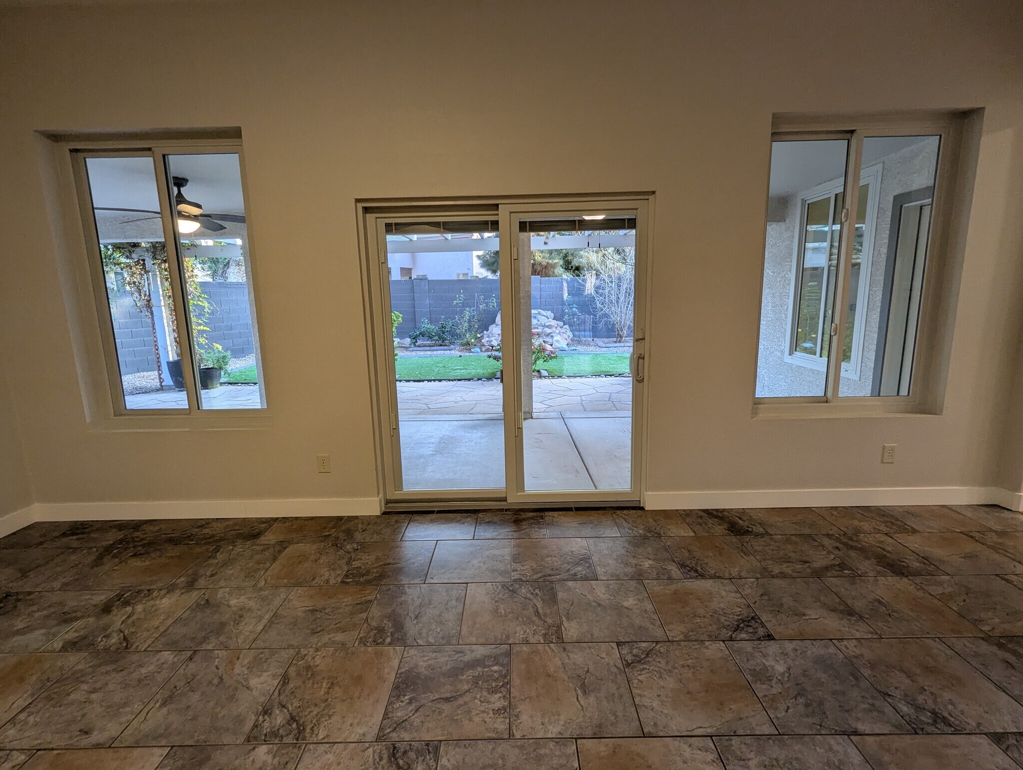 Building Photo - 267 E Smoke Tree Rd