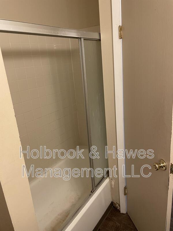 Building Photo - 1209 W Plum St
