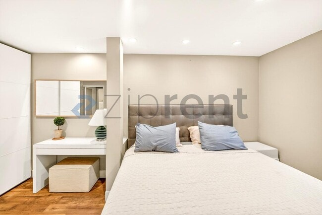 Building Photo - 10 27th Ave