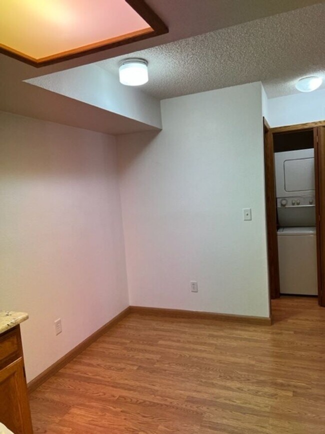 Building Photo - 1 Bedroom Condo Near CU Campus