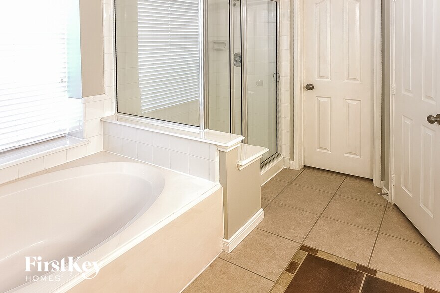 Building Photo - 16115 Fleethaven Ln