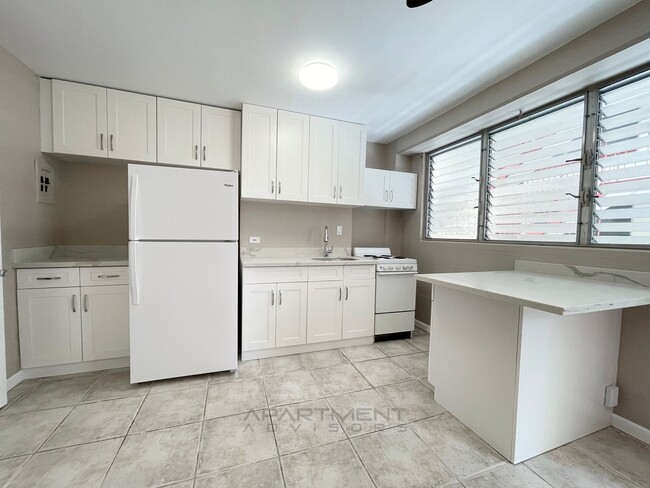 Building Photo - Flat $100 1st Month Rent Special! | Newly ...