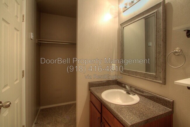 Building Photo - 5717 N 34th St
