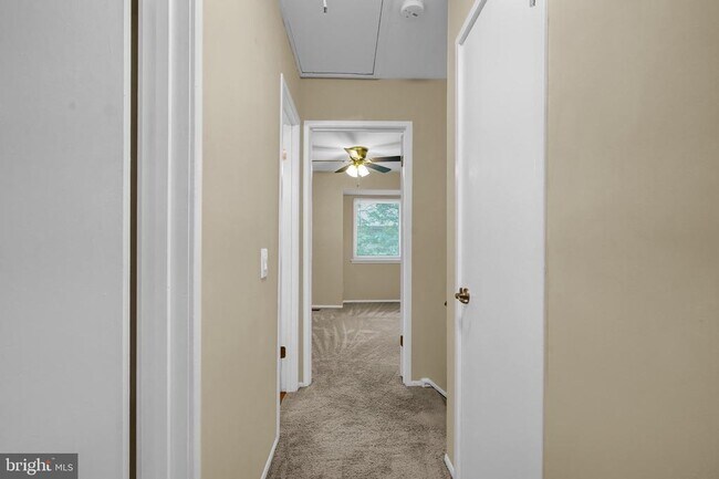 Building Photo - 2665 Glengyle Dr