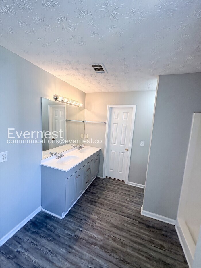 Building Photo - 7035 Setters Way
