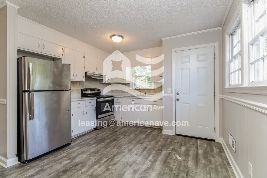 Building Photo - 817 Delta Dr