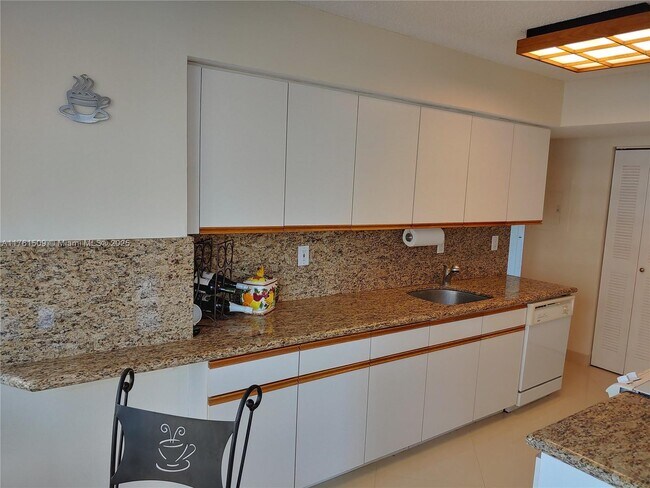 Building Photo - 19101 NE 36th Pl