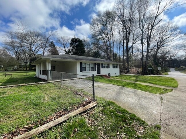 Building Photo - 633 White St