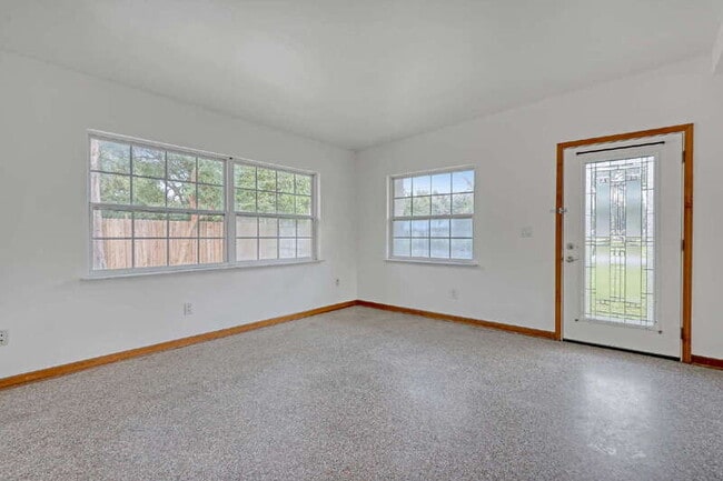 Building Photo - 184 S 5th St